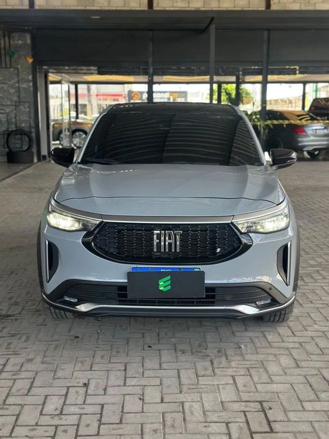 Fiat Fastback na cor cinza, vista de frente