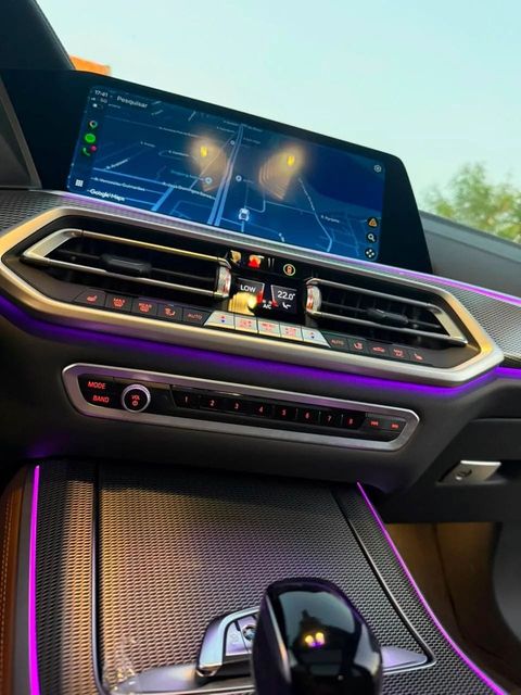 BMW X5, console central e alavanca de câmbio (foto 6 de 18)