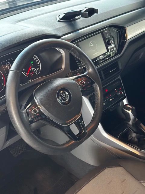 Volkswagen T-Cross, painel e volante