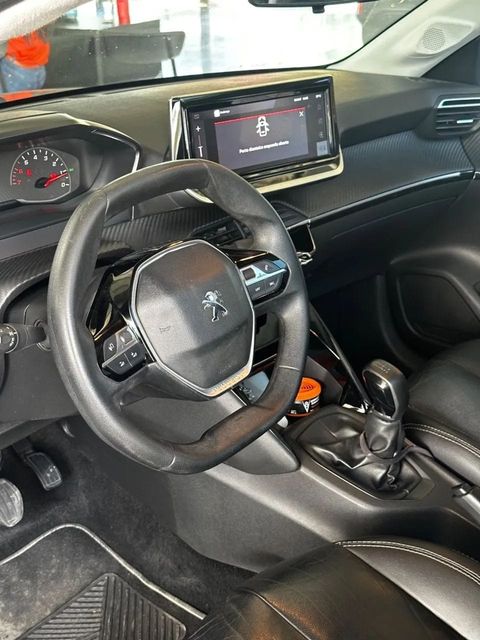 Peugeot 208, painel e volante