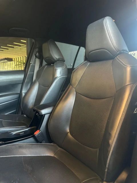 Toyota Corolla Cross, bancos dianteiros