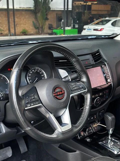 Nissan Frontier, painel e volante