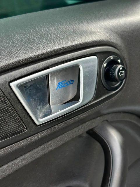 Ford Fiesta Sedan, painel da porta (foto 8 de 17)