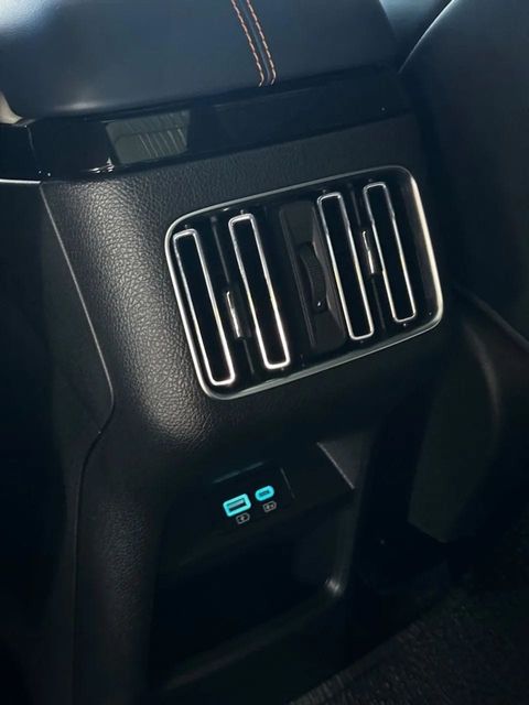 BYD Song Plus, saídas de ar para o banco traseiro