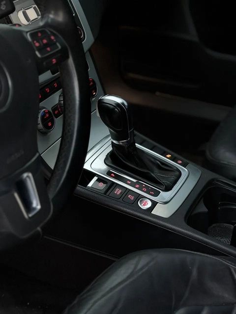 Volkswagen Passat, console central e alavanca de câmbio (foto 8 de 17)