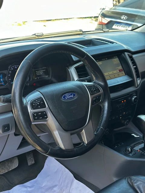 Ford Ranger, painel e volante