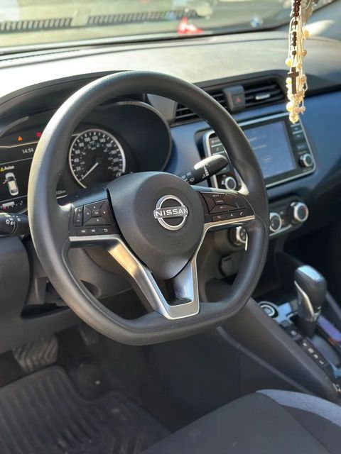 Nissan Versa, painel e volante