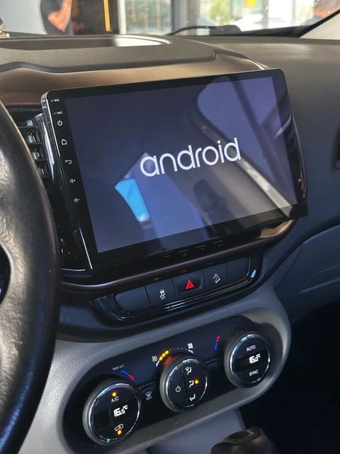 Fiat Toro, central multimídia e comandos do painel