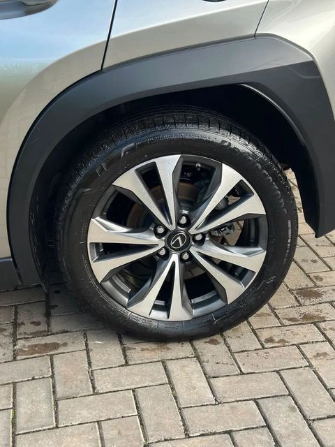 Lexus UX 250h, roda e pneu