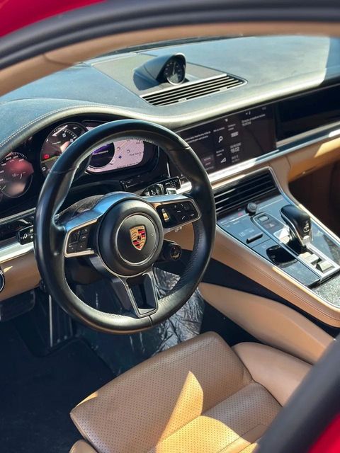 Porsche Panamera, painel e volante