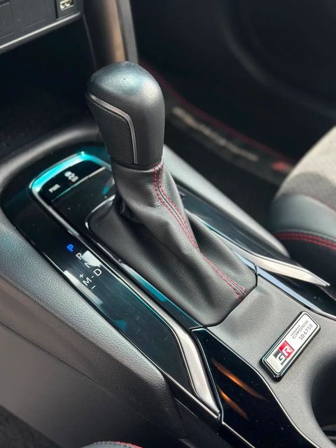 Toyota Corolla Cross, console central e alavanca de câmbio