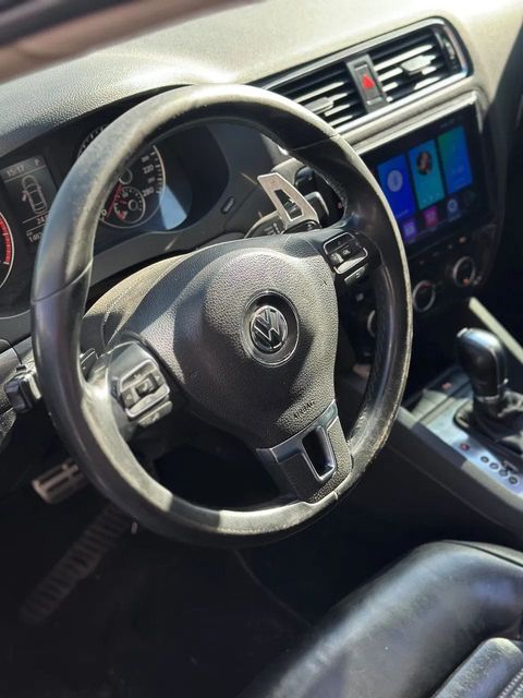 Volkswagen Jetta, painel e volante