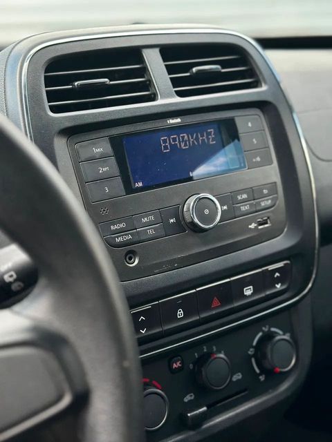 Renault Kwid, central multimídia e comandos do painel