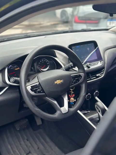Chevrolet Onix Plus, painel e volante