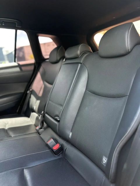 Toyota Corolla Cross, bancos traseiros (foto 6 de 10)