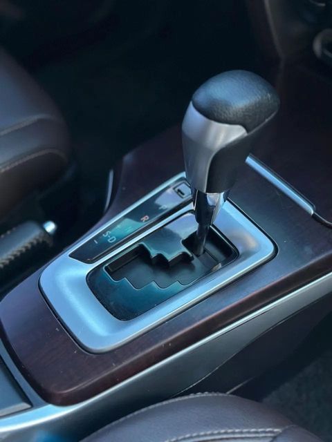 Toyota Hilux SW4, console central e alavanca de câmbio