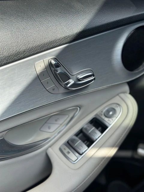 Mercedes-Benz C 200, painel da porta
