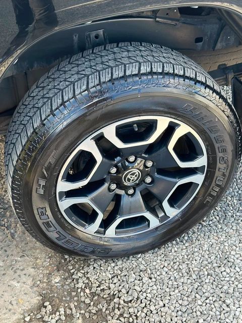 Toyota Hilux, roda e pneu