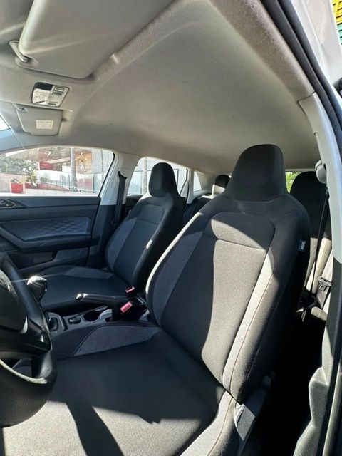 Volkswagen Polo, bancos dianteiros