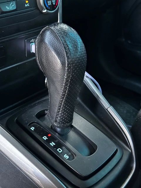 Ford EcoSport, console central e alavanca de câmbio