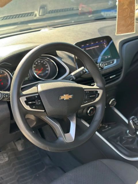 Chevrolet Onix Plus, painel e volante