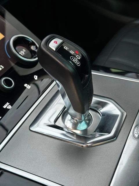 Land Rover Range Rover Evoque, console central e alavanca de câmbio