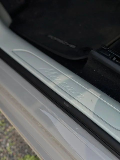 Porsche Macan, soleira da porta