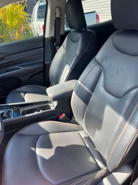 Jeep Compass, bancos dianteiros
