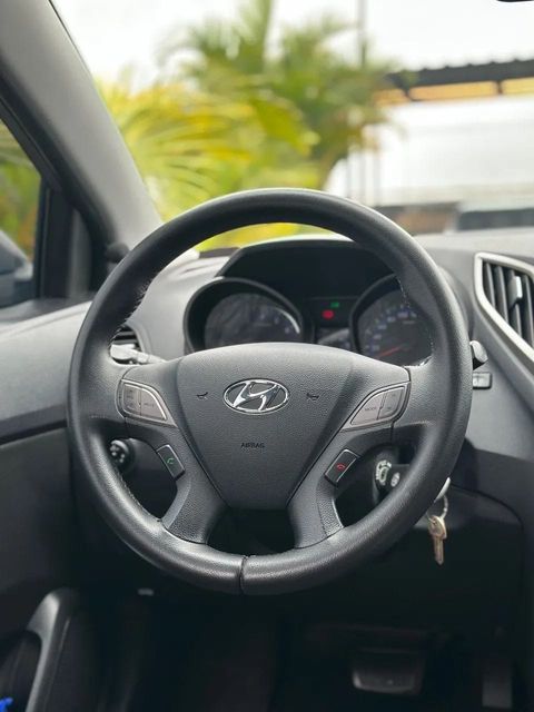 Hyundai HB20, volante e quadro de instrumentos
