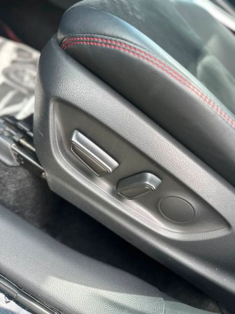 Toyota Corolla Cross, comandos de ajuste do banco