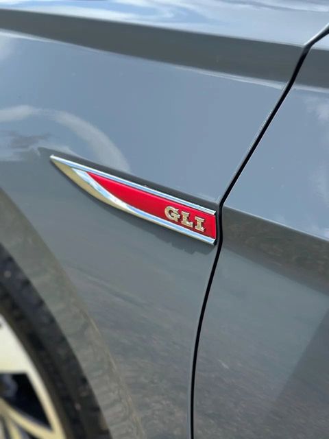 Volkswagen Jetta, emblema