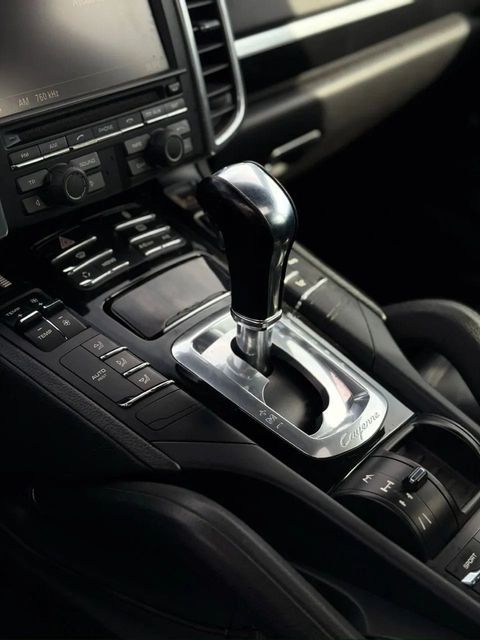 Porsche Cayenne, console central e alavanca de câmbio (foto 11 de 18)