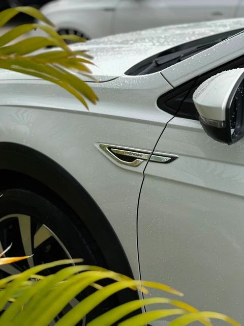 Volkswagen Nivus na cor branca, vista lateral