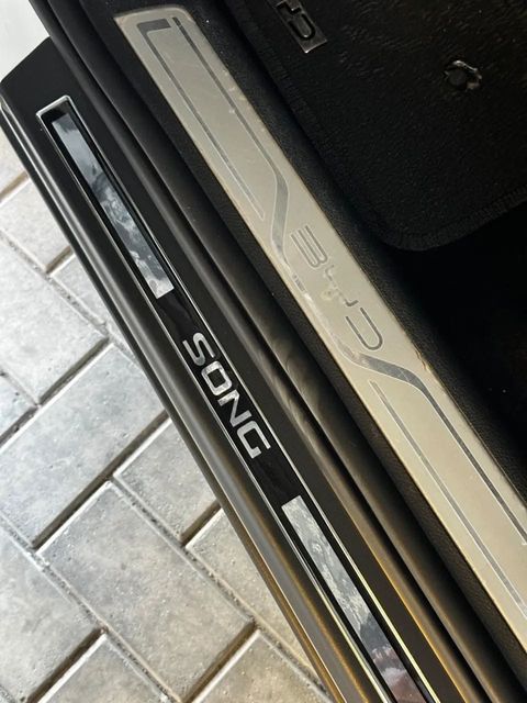 BYD Song Plus, soleira da porta