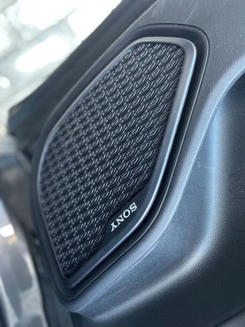 Chery Tiggo 8, alto-falante do sistema de som
