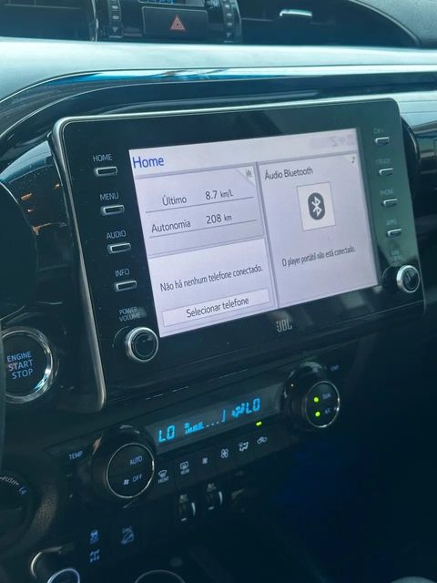 Toyota Hilux, central multimídia e comandos do painel (foto 11 de 17)