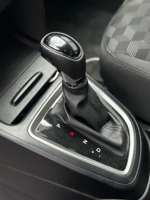 Hyundai HB20, console central e alavanca de câmbio