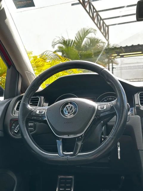 Volkswagen Golf, volante e quadro de instrumentos