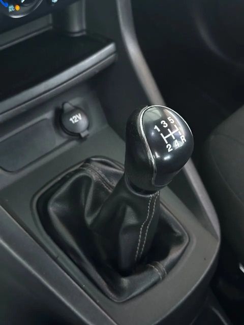 Ford Ka, console central e alavanca de câmbio