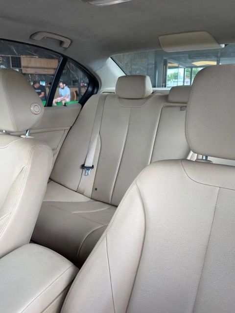 BMW 320i, bancos dianteiros