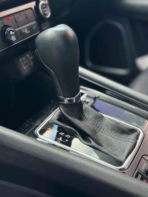 Jeep Compass, console central e alavanca de câmbio