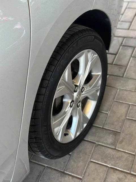 Chevrolet Onix Plus, roda e pneu