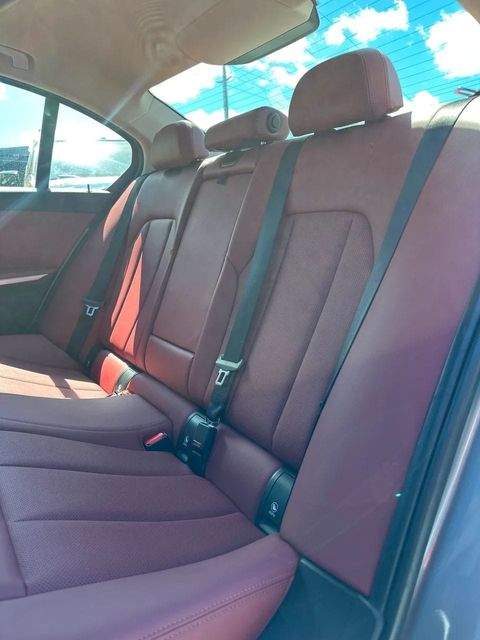 BMW 320i, bancos traseiros