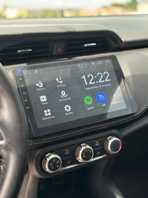 Nissan Kicks, central multimídia e comandos do painel