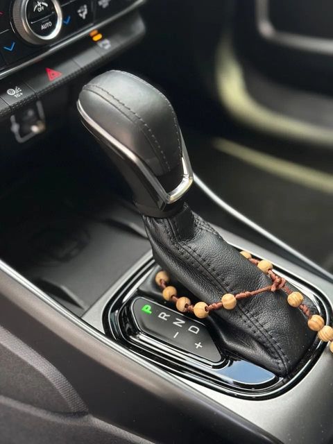 Fiat Toro, console central e alavanca de câmbio