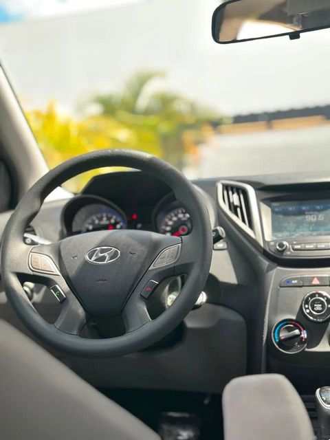 Hyundai HB20S, volante e quadro de instrumentos
