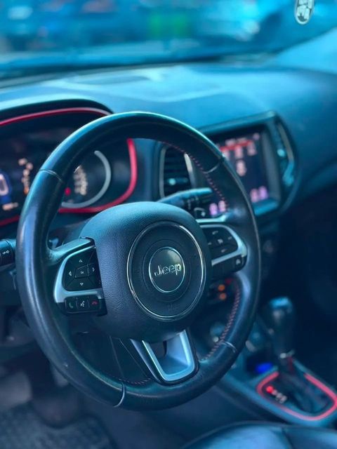 Jeep Compass, volante e quadro de instrumentos