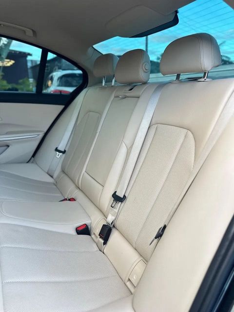 BMW 320i, bancos traseiros