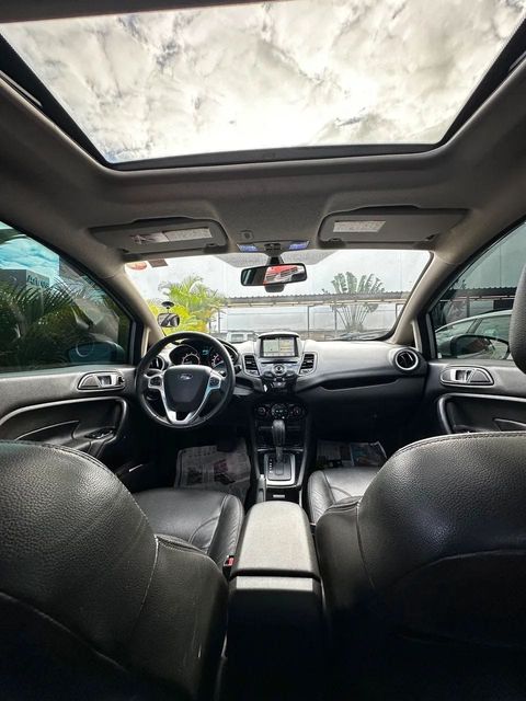 Ford Fiesta Sedan, vista do interior (foto 12 de 17)