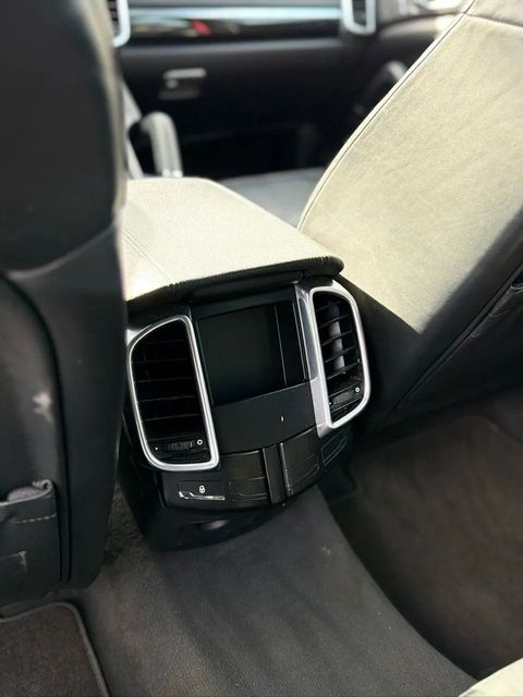 Porsche Cayenne, saídas de ar para o banco traseiro